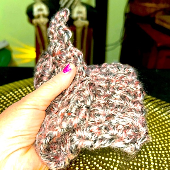 Handcrafted crocheted hot-mat or potholder.  7 inches long & 5 1/2 inches wide - Picture 3 of 5